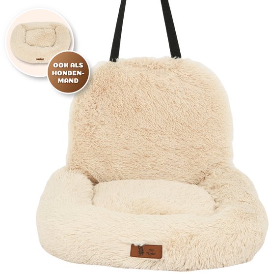 Panier à chien beige et pelucheux avec boucle pour le suspendre.