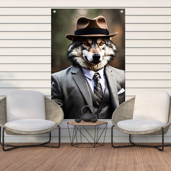 Elegante wolf in pak - Wolf tuinposter - Tuinschilderij dieren - Surrealistisch - Tuin - Tuinposter voor schutting - tuinposter 40x60 cm