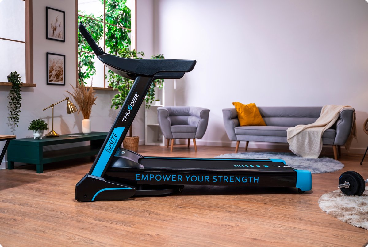 Afbeelding 3 van THUNDER® Loopband | IGNITE-S-TFT-BLACK-V1 | Opvouwbaar en Krachtig | 22 km/u | Multifunctioneel TFT-touchscreen | Extra Breed Loopvlak 58 cm | Bluetooth | App Compatibel | Luidsprekers | Max. 220 kg | Veiligheidssleutel | Transportwielen |