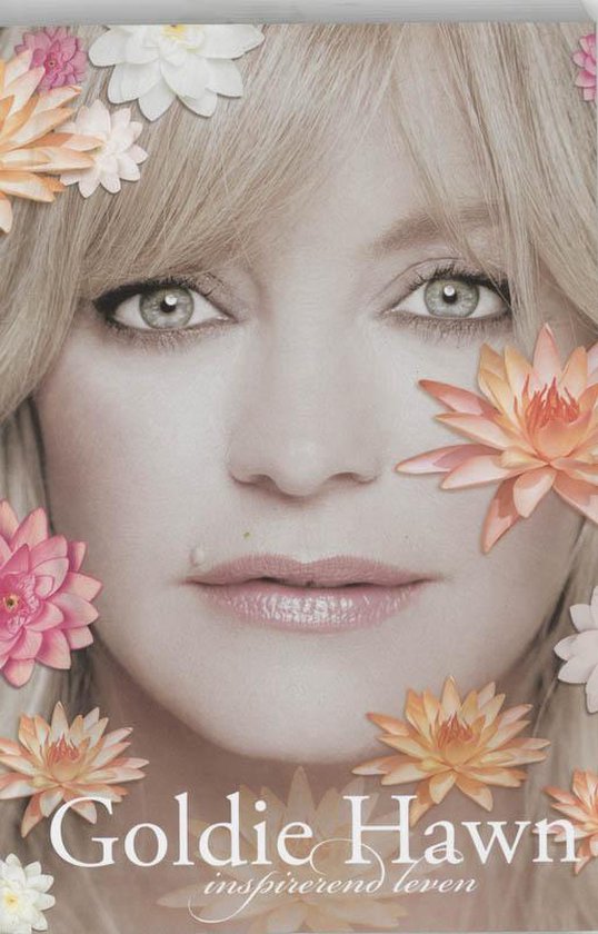 Portret van Goldie Hawn omringd door roze en oranje bloemen, met de tekst 'Goldie Hawn inspirerend leven'.