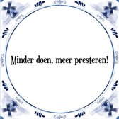 Tegeltje met Spreuk (Tegeltjeswijsheid): Minder doen, meer presteren! + Kado verpakking & Plakhanger