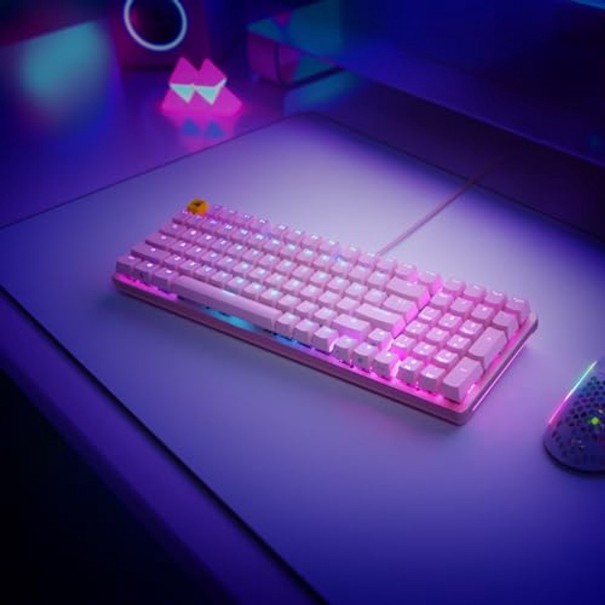 Mechanisch gamingtoetsenbord met aanpasbare RGB-verlichting en aluminium frame