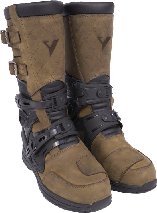 Bruine off-road motorlaarzen met zwarte gespen en veters. Ruitvormige stiksels op de schacht.