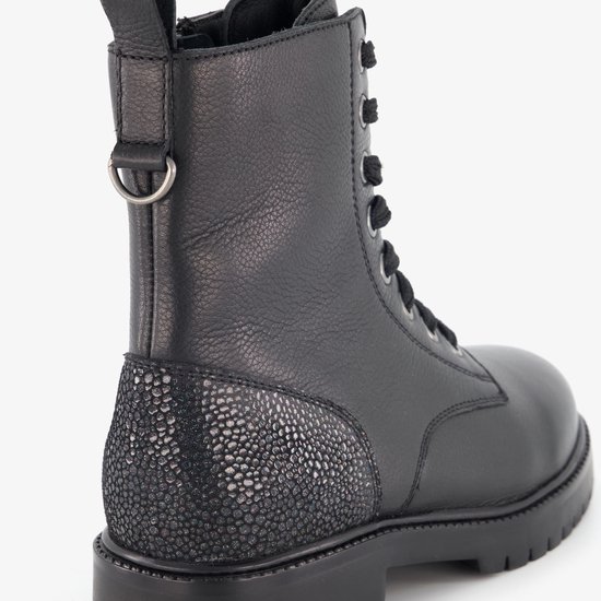 Zwarte leren veterboot met rits, glitterdetail op de hiel en dikke zool.