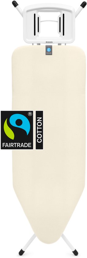 Crèmekleurige strijkplank met Fairtrade katoen label, wit metalen frame en ophangbeugel.