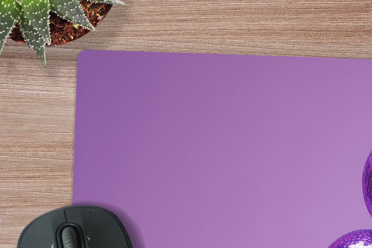 Muismat XXL 90x60 cm - Bureau onderlegger - Bureau mat Druif - Disco - Glitter - Paars - Bureaumat - Gaming mousepad xl - Bureaulegger groot - Computer deskmat