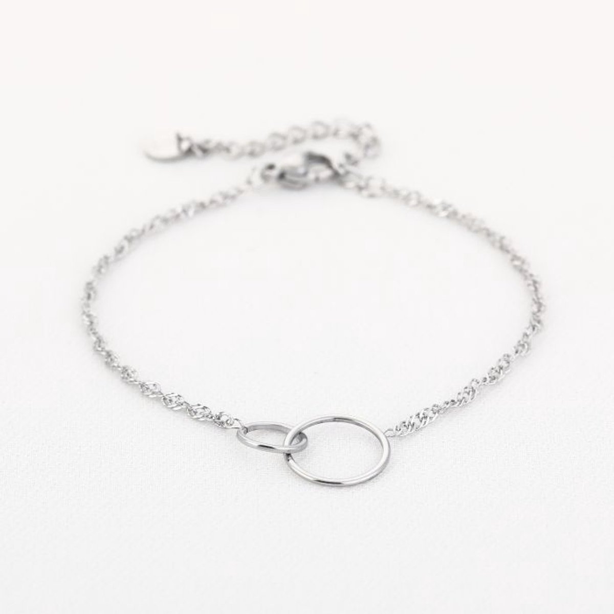 Basic armbandje 2-cirkels zilver