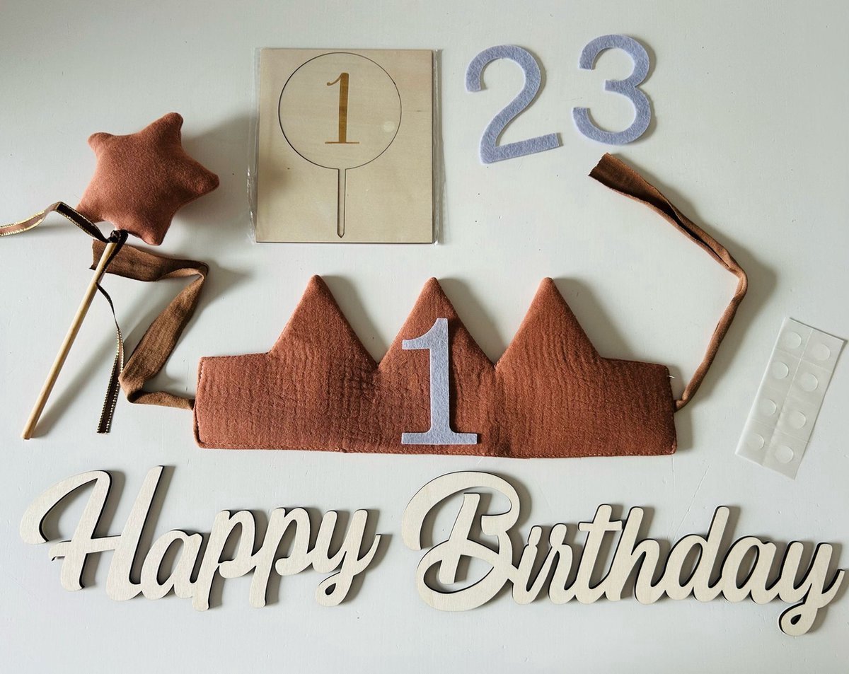 Feestpakket Verjaardag Kindje 1 jaar, 2 jaar, 3 jaar - Aardetinten en Hout - Verjaardagskroon - Verjaardagsslinger met Tassels - Toverstafje - Happy Birthday Houten Bord - Taarttopper — afbeelding 8