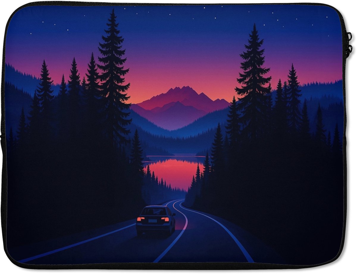 Laptophoes 17 inch - Auto - Donkere dennenbomen - Zonsondergang - Laptop sleeve - Binnenmaat 41x28 cm - Zwarte achterkant