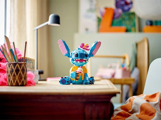 LEGO ǀ Disney Stitch, Jouet de Construction pour Enfants, Set avec Cornet de Glace, Figurine à Construire, Idée Cadeau pour Les Filles et Garçons Dès 9 Ans Fans du Célèbre Film Lilo et Stitch 43249