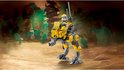AT-RT walker LEGO Star Wars en jaune et gris avec un clone trooper dessus, dans un environnement extraterrestre avec des plantes.