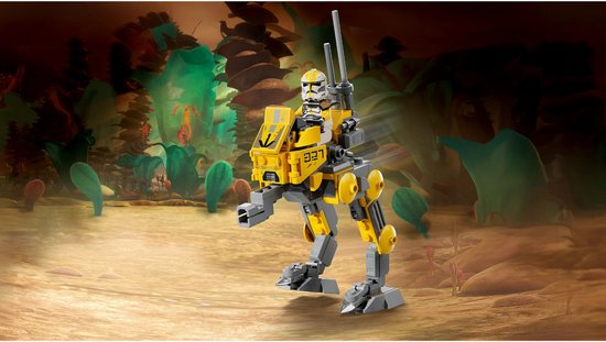 AT-RT walker LEGO Star Wars en jaune et gris avec un clone trooper dessus, dans un environnement extraterrestre avec des plantes.