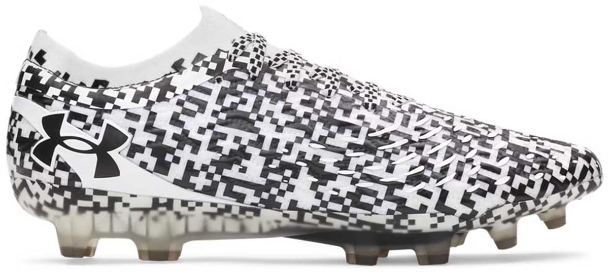 Witte en zwarte Under Armour Magnetico Elite 5 FG voetbalschoenen, EU 44 1/2, met een unieke, gestileerde bovenkant.