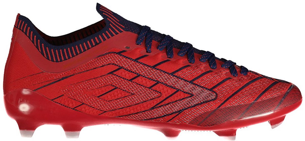 Rode Umbro Velocita Elixir Pro voetbalschoenen EU 44 met een gestroomlijnd ontwerp en vetersluiting voor optimale snelheid.