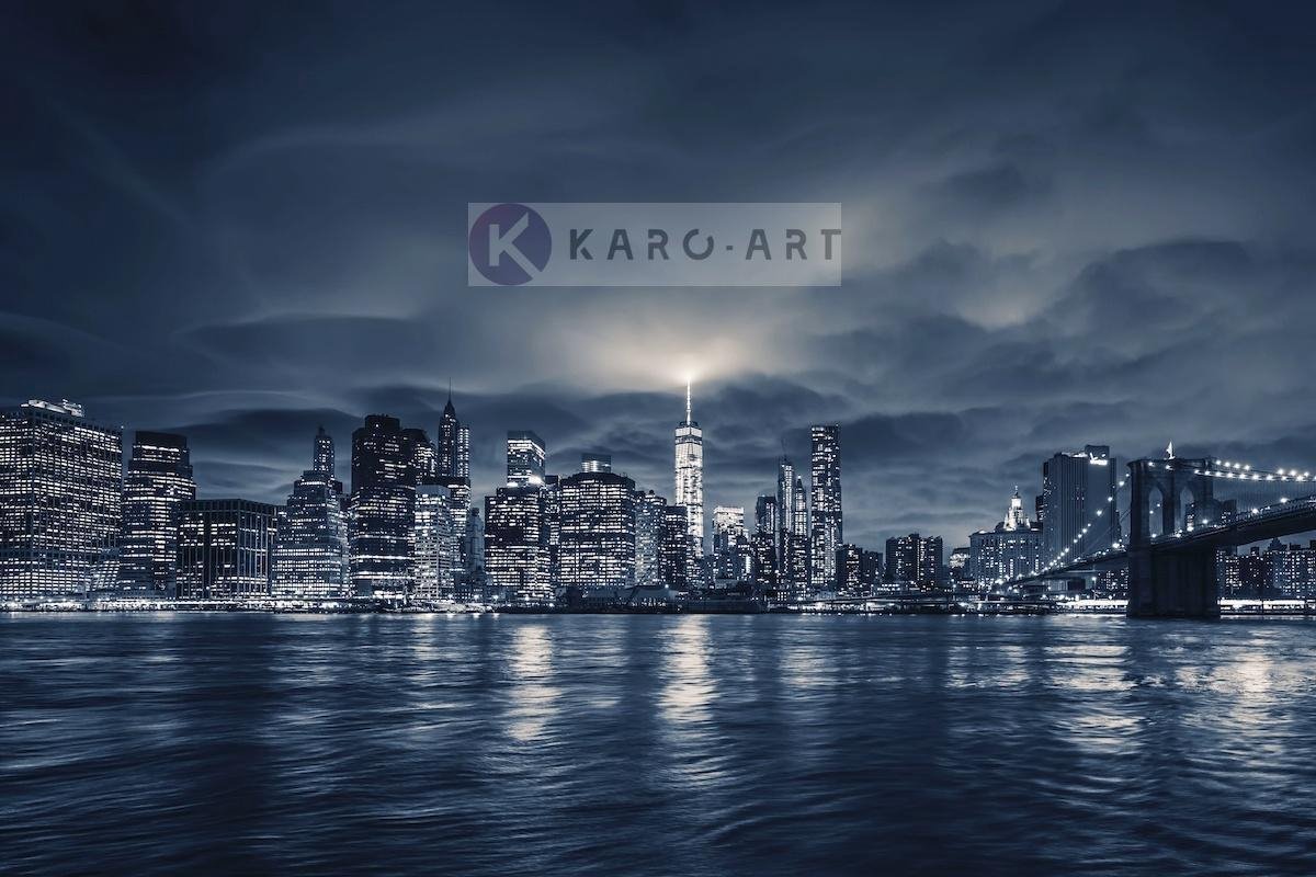 karo-art Schilderij - Zicht op Manhattan 's nachts, NYC, blauw Multikleur