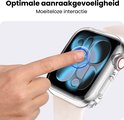 Vinger raakt smartwatch-scherm aan; optimale aanraakgevoeligheid.