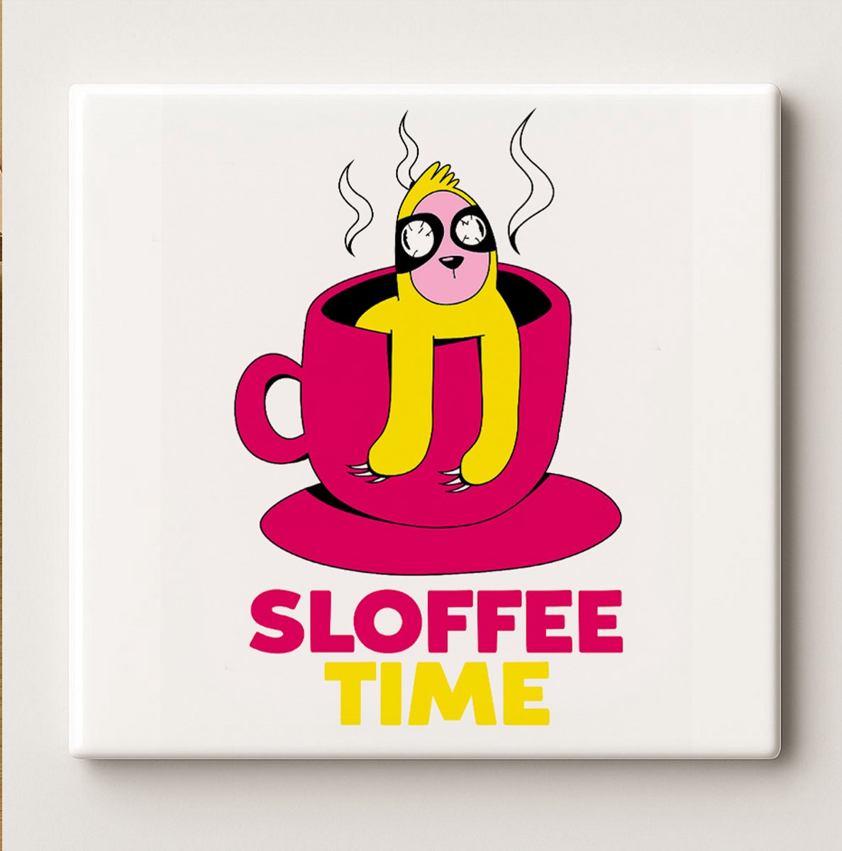 Nevolis Grappige Luiaard Koffie Tegel “Sloffee Time” – 15x15 cm Keramische Muurtegel – Schattig Cadeau voor Koffieliefhebbers, Ontspannen Keuken of Kantoordecoratie Multi Color
