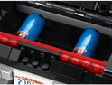 Zwarte Lego Charger met twee blauwe cilinders en rode lampen.