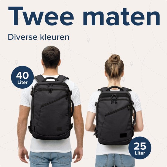 Man en vrouw met zwarte TRVLMORE rugzakken van 40L en 25L.