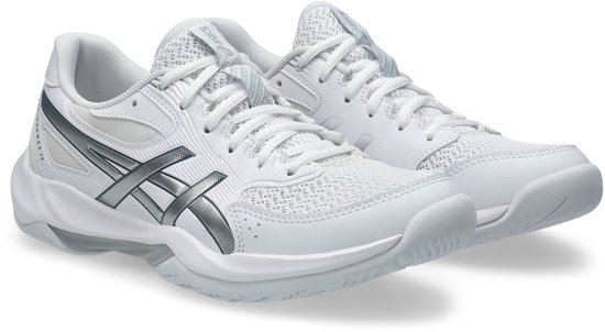 Paire de chaussures de tennis blanches avec logos ASICS argentés sur le côté.