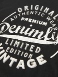 Zwart t-shirt met witte cirkelvormige print: "ORIGINAL AUTHENTIC WEAR", "PREMIUM", "Denimfy", "LIMITED EDITION", "VINTAGE".