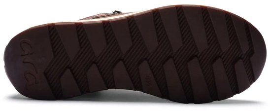 Onderkant van een bruine sneaker met profielzool.