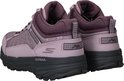 Achterkant van paarse Skechers Go Run Trail Altitude 2.0 wandelschoenen met donkergrijze zolen.