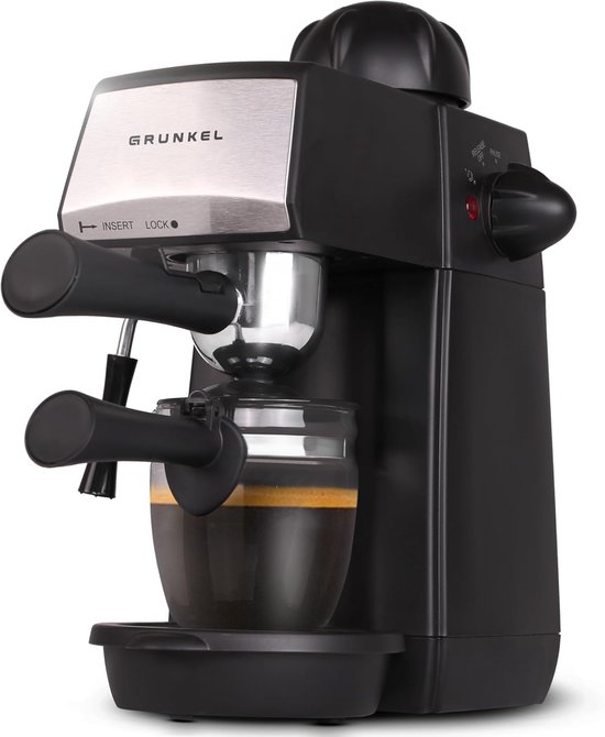 Zwarte Grunkel espressomachine met twee portafilters en een glas koffie.