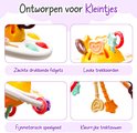 Close-up van UFO-babyspeeltje: zachte drukknoppen, touwtjes, sterren en hartjes.