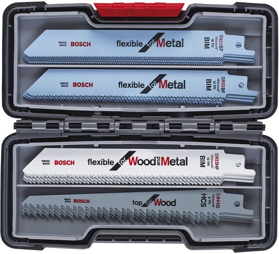 Open Bosch opbergkoffer met vier reciprozaagbladen: twee blauwe 'flexible Metal' en twee witte/grijze 'flexible WoodMetal' en 'top Wood'.