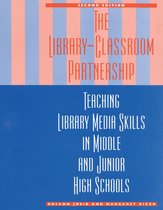 Couverture de livre intitulée 'The Library-Classroom Partnership: Teaching Library Media Skills in Middle and Junior High Schools'. Rayures verticales roses et bleues.