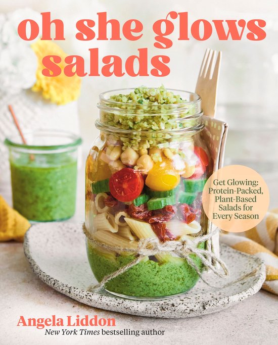 Boek "Oh She Glows Salads" met een salade in pot. Met recepten voor elk seizoen.
