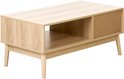 Houten salontafel met open vak en schappen, op schuine poten.