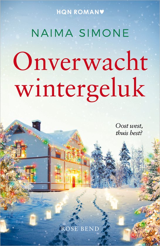 Boekcover: "Onverwacht wintergeluk" van Naima Simone. Een besneeuwd huis versierd met kerstlichtjes, omgeven door dennenbomen en lantaarns op een pad.
