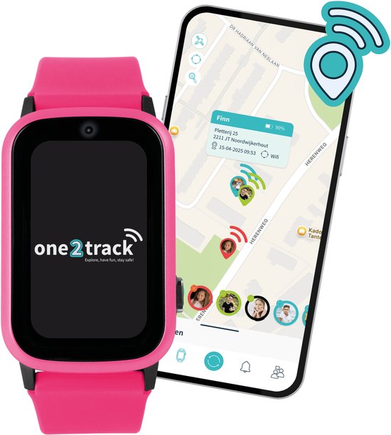 Roze one2track smartwatch naast een telefoon die een kaart met locaties toont.