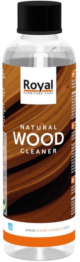 Doorzichtige fles met "Royal NATURAL WOOD CLEANER" label. Achtergrond toont houtnerf.