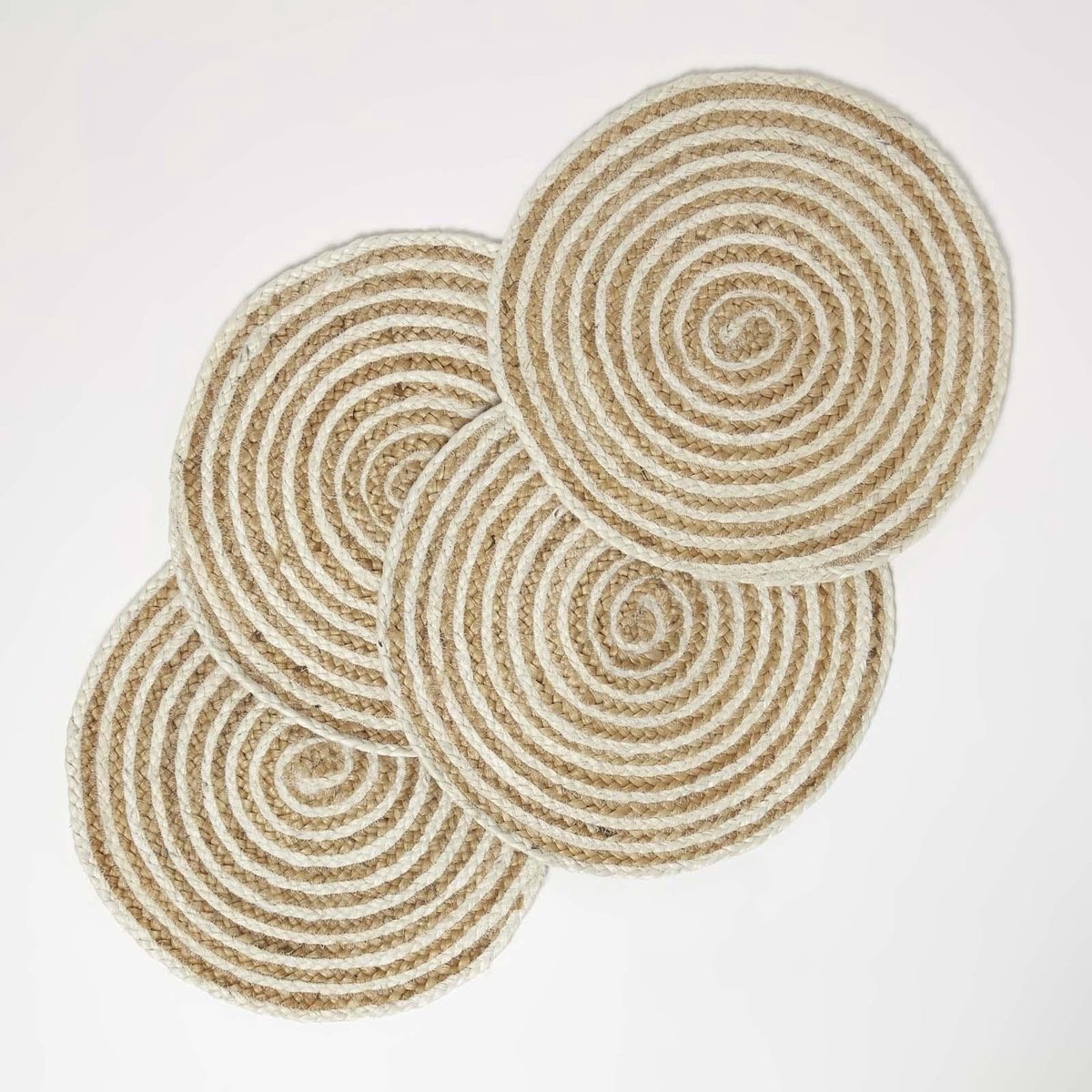 Unyqoos® Vierdelige set ronde jute placemats met boho uitstraling en spiraaldesign