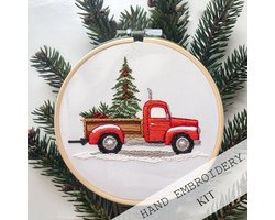 Kerstversiering - Kerstborduurpakket - borduurpakket voor volwassenen - kruissteek beginnerspakket - kruissteekpakket - creatieve knutsels DIY - materialen inbegrepen - DIY kerstversiering - perfect cadeau voor thuis - vakantieversiering-Vrachtwagen
