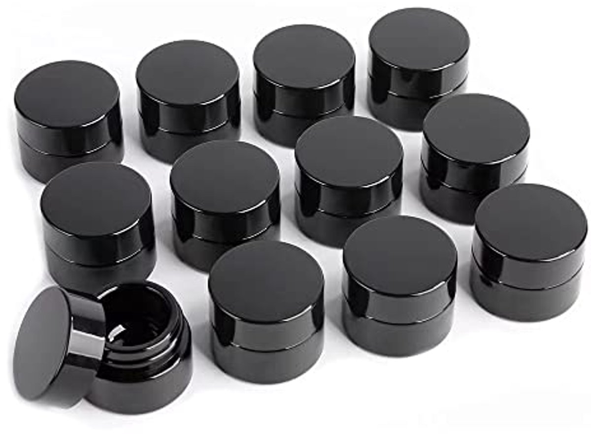 Kleine, UV-bestendige glazen potjes van 10 g dik, zwart en met deksel. Geconcentreerde pot