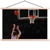 Le joueur de basket tire le ballon de loin dans le panier poster textielposter 90x60 cm