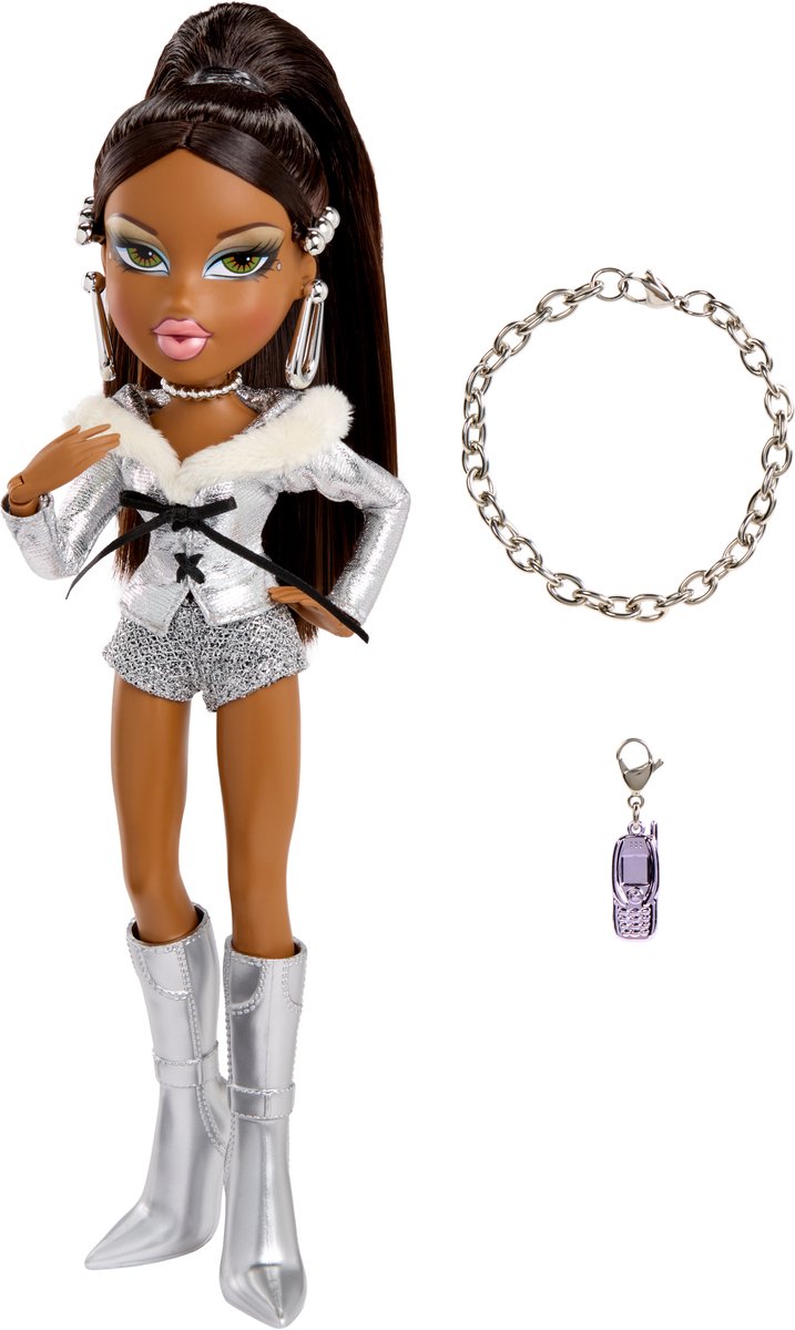 MGA Bratz Charmz modepop Sasha met bedelarmband en accessoires.