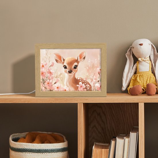 Nachtlampje 20x15 cm - Kinder lamp - Hertje - Illustratie - Bloemen - Roze - Tafellamp kinderkamer - Slaapkamer lamp - Bedlamp kinderen - Kinderlampje stopcontact - Wandlamp babykamer - Nachtlampjes van Walplus — afbeelding 3
