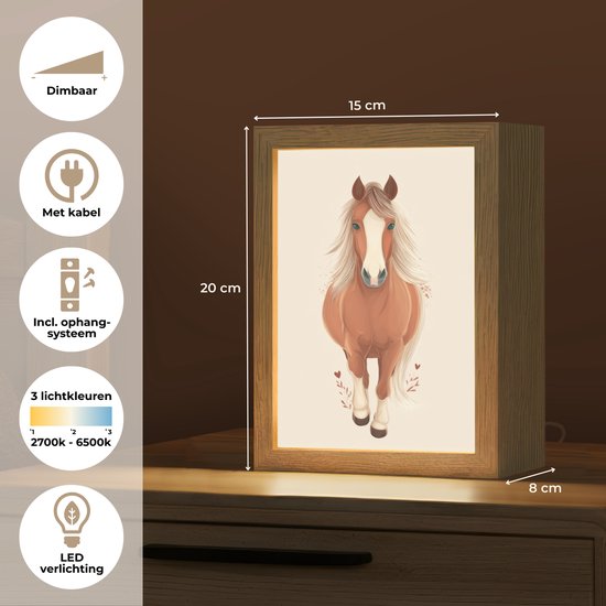 Afmetingen van de nachtlamp met bruin paard: 15x20x8 cm, met kabel en ophangsysteem.