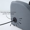 Detail van de aansluiting van de stroomkabel op een grijs massagekussen.