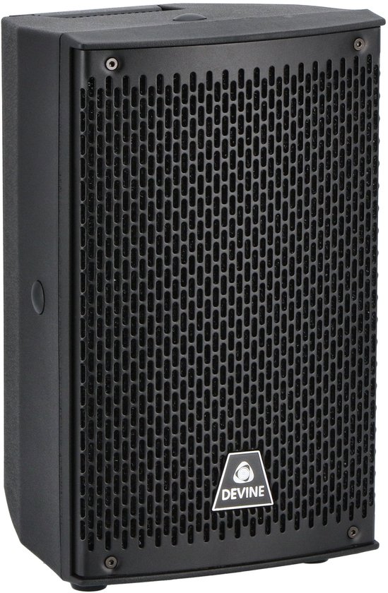 Zijaanzicht van een zwarte Devine Onyx 6 luidspreker met een metalen grill.