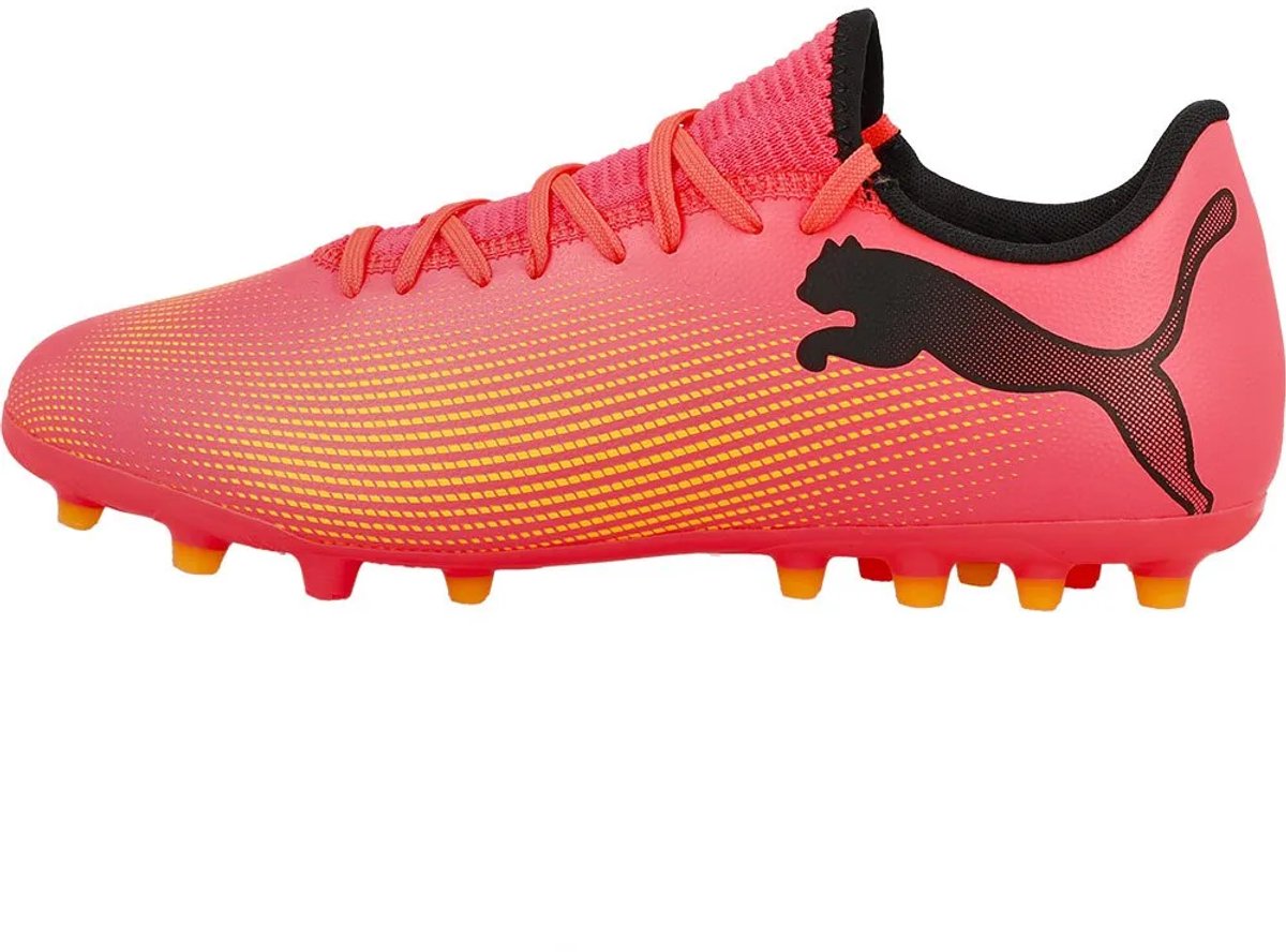 Puma Future 7 Play Mg voetbalschoenen in oranje, met lichtgewicht synthetisch bovenwerk en rekbare kraag, EU 45.