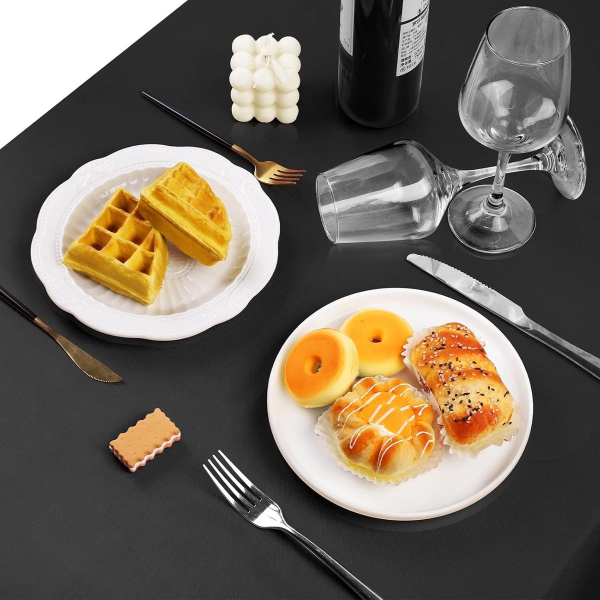 Set van 4 zwarte satijnen tafelkleden rechthoekig 259x147 cm glanzend