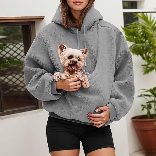Grijze fleece hoodie met huisdierenzak, capuchon en trekkoord. Met schattige hond in de zak.