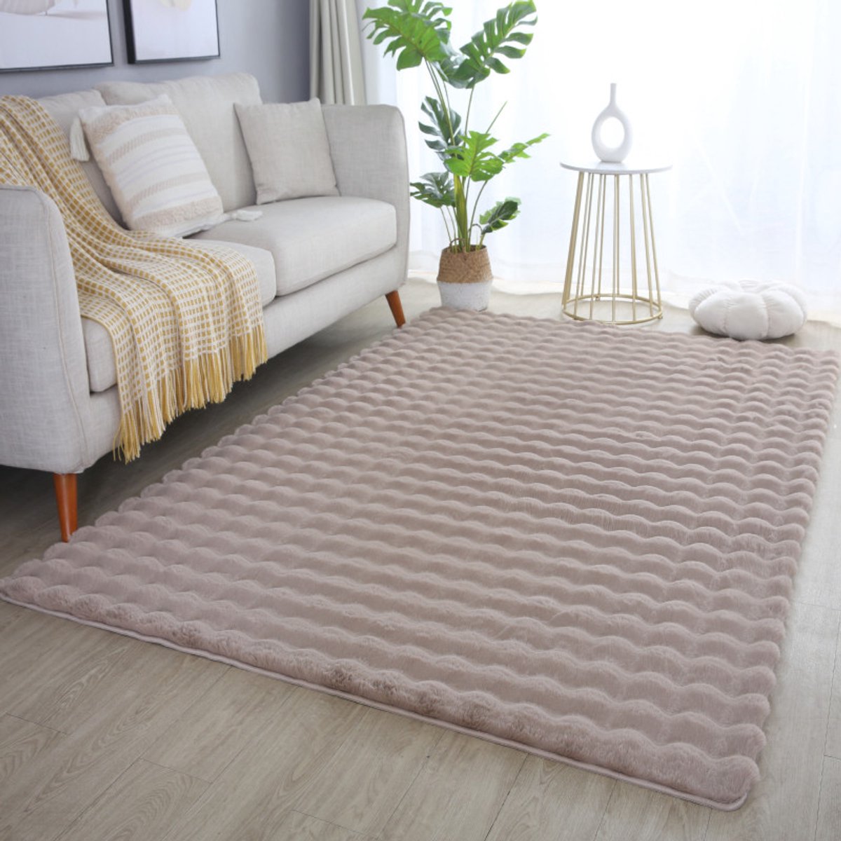 Zacht fluffy vloerkleed beige 140 x 200 cm tapijt