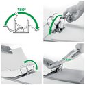 Demonstratie van het 180° ringmechanisme van een Leitz ordner.